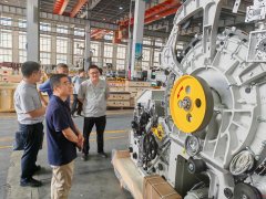 学学院院长于金鹏率队前去青岛弘大纺织机械无